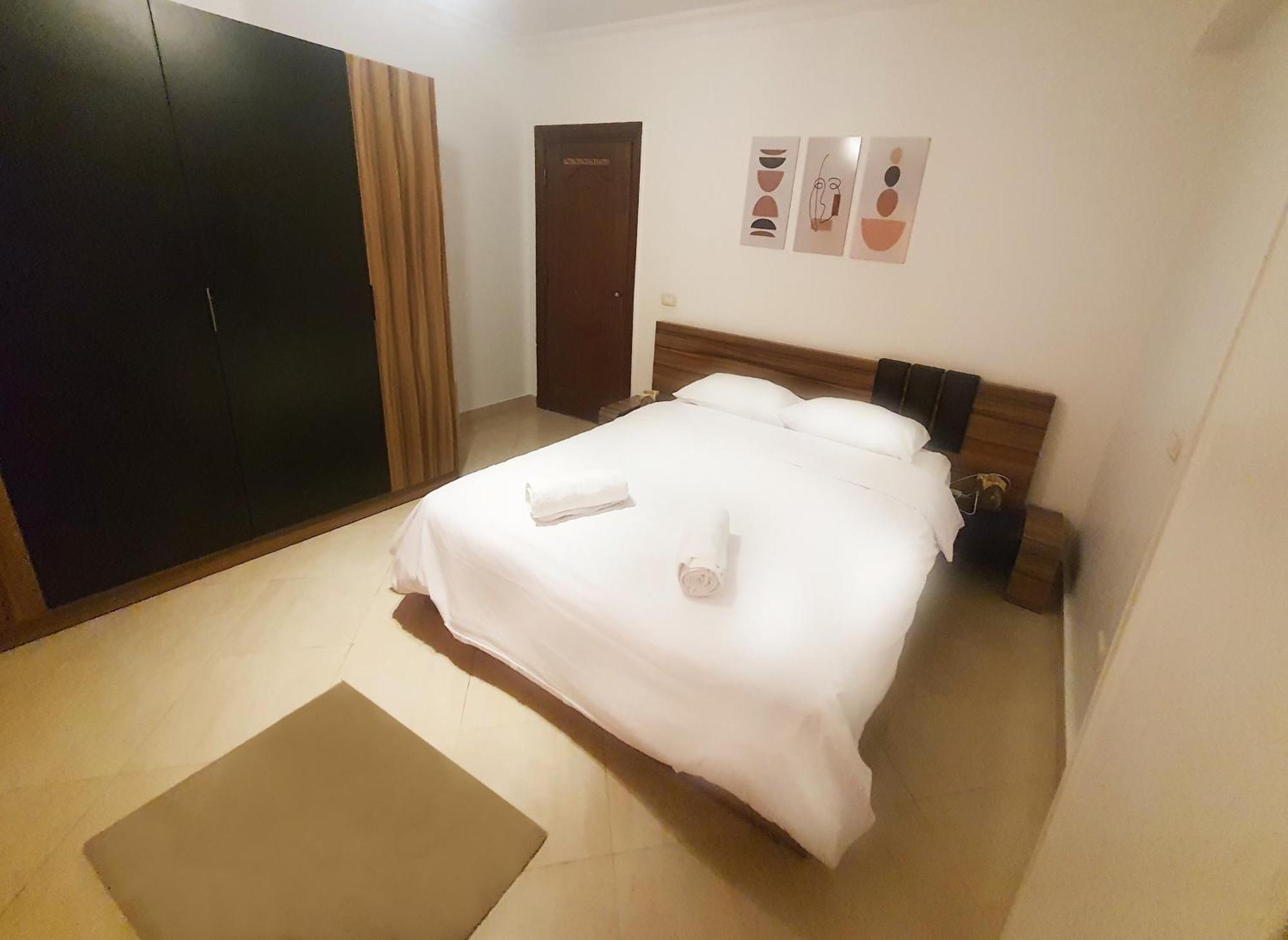 A Stylish Cozy Close To Airport. *
